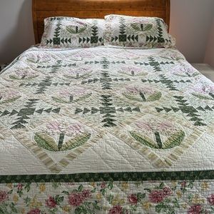Queen size cotton quilt and 2 pillow shams
